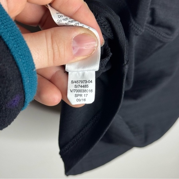 Athleta Swift Reach & Restore Tank Top Black 457973 with Pads Womens - Picture 9 of 9